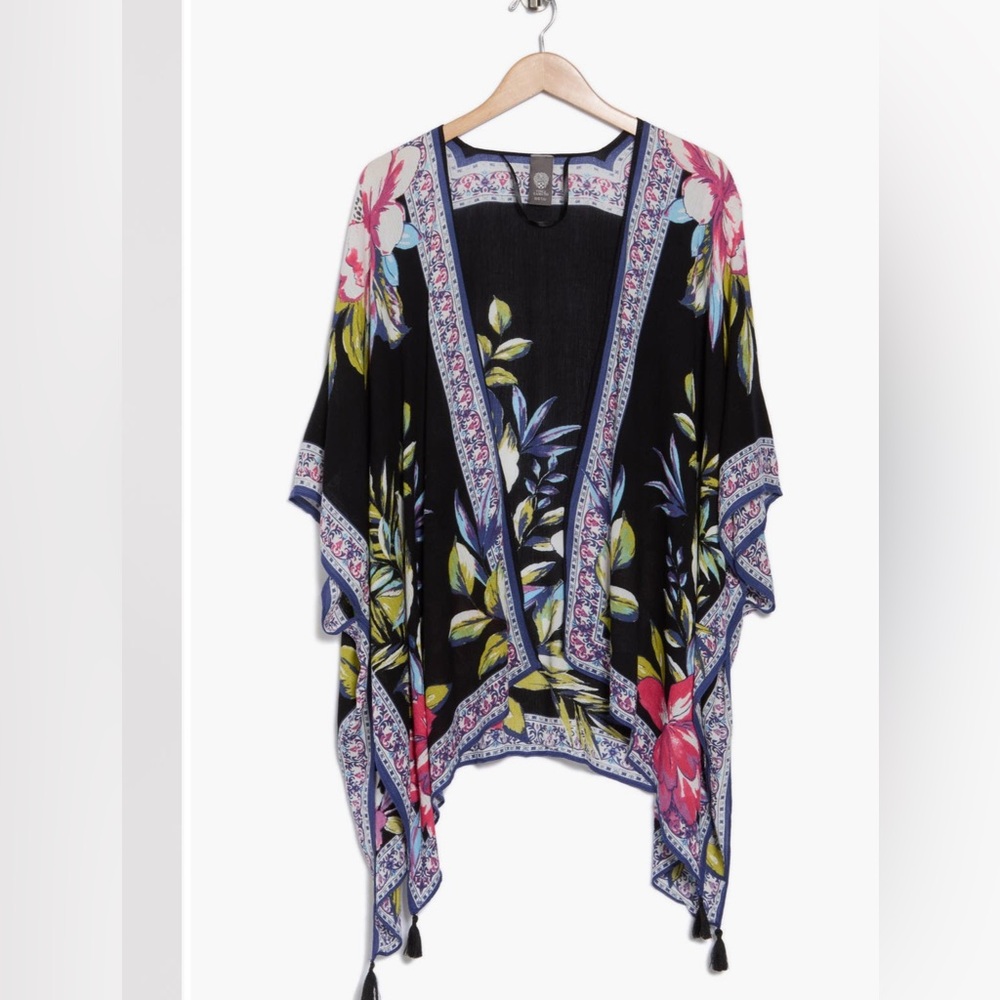 NEW! Vince Camuto Rayon Kimono Style Wrap, Ruana Black Floral OSFM - Picture 2 of 16